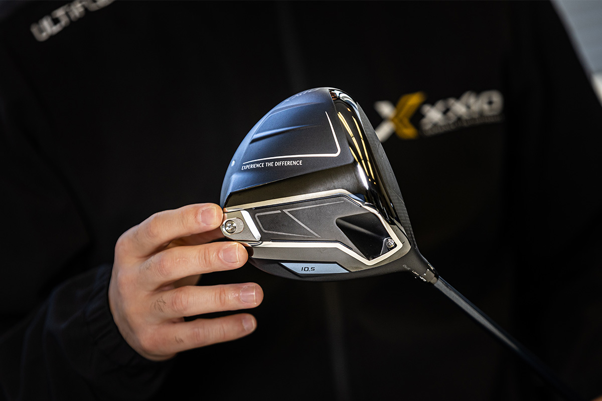 前作「XXIO 13」と比較して、デザイン面が一新された「XXIO14」。「QTS（クイックチューンシステム）」が搭載され個々のユーザーが求める弾道への調整が可能となった[写真：角田慎太郎]