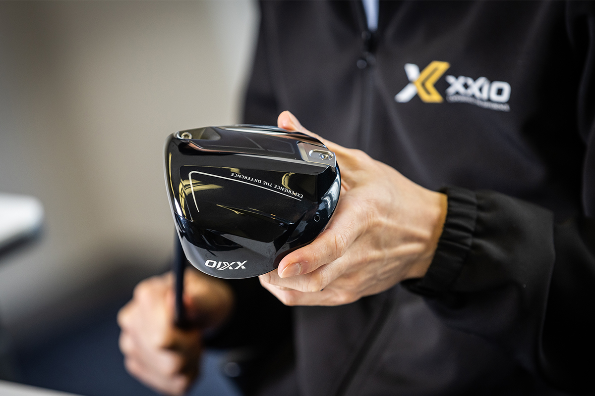 新素材「VR-チタン」と新技術を融合して完成した「XXIO14」。変わらない価値と進化する技術の両立を極限まで突き詰めた1本だ[写真：角田慎太郎]