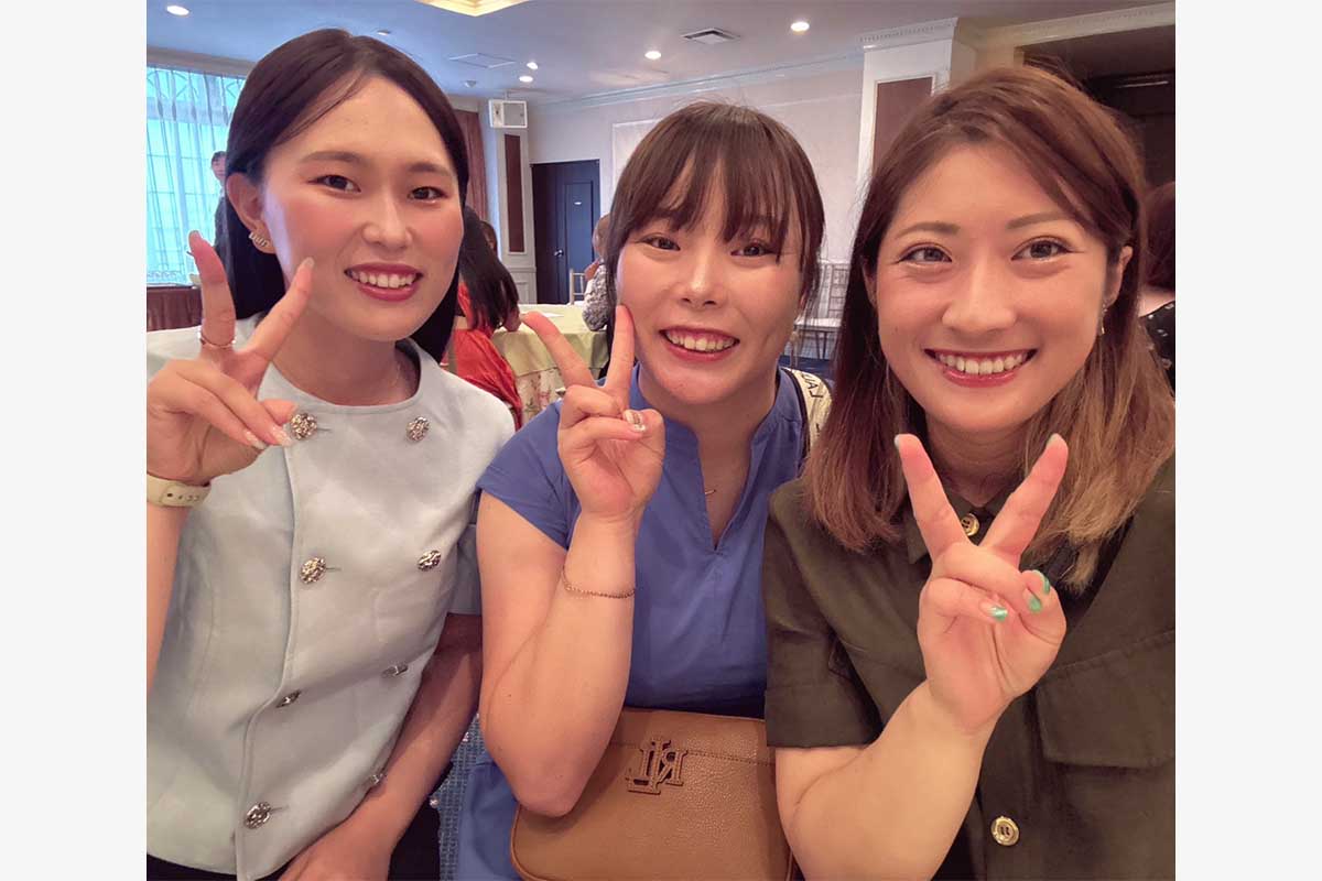 左から皆吉愛寿香、森彩乃、高橋しずく。1年目のオフには3人で富士急ハイランドに行こうと静岡に集合したものの、まさかの休園日。今月末予定が合えばリベンジの予定！　写真：本人提供