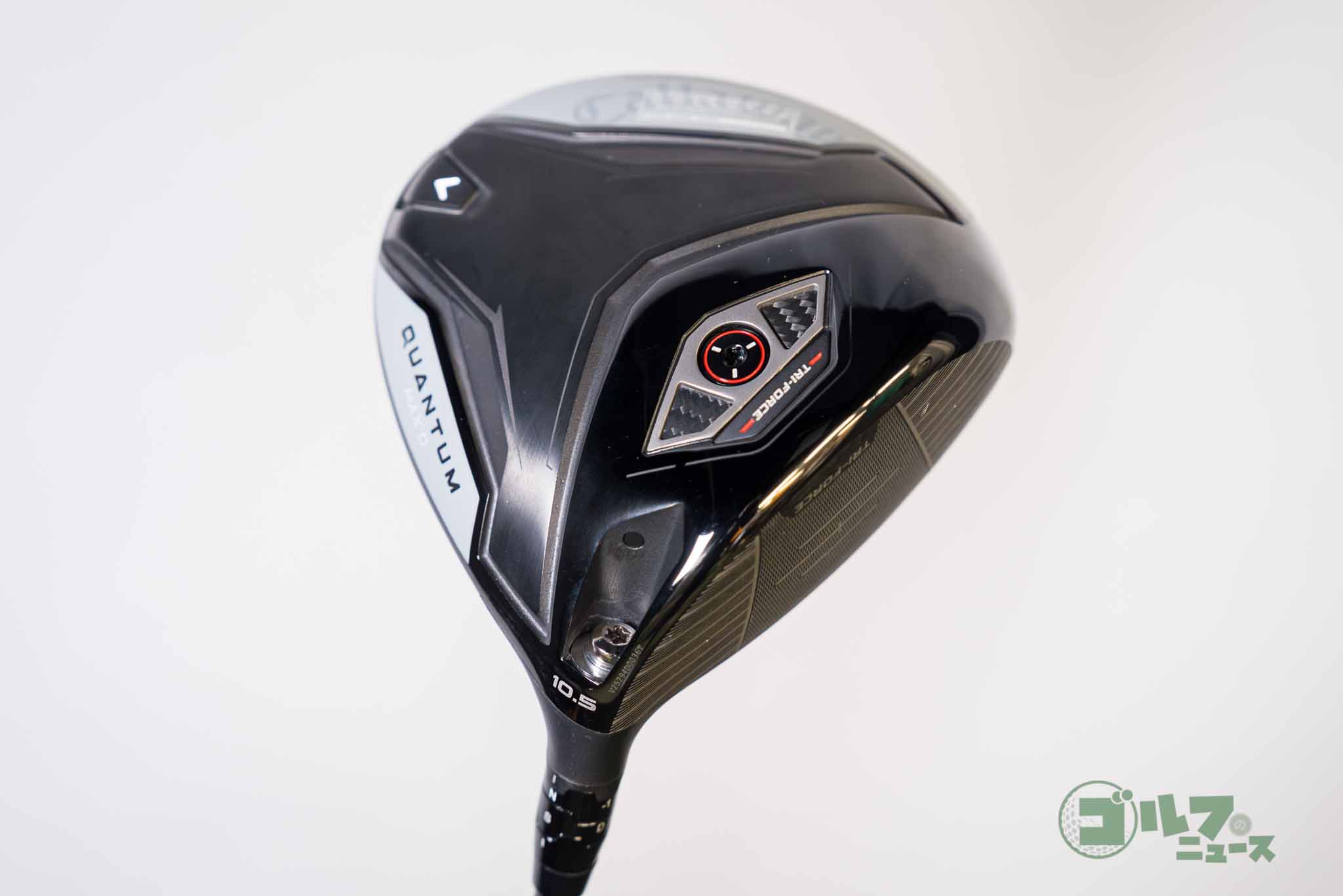 ヒールのグレー部分に白文字で“MAX D”と印字されているので、MAX Dが目立たない意匠となっている　写真:土居凌祐