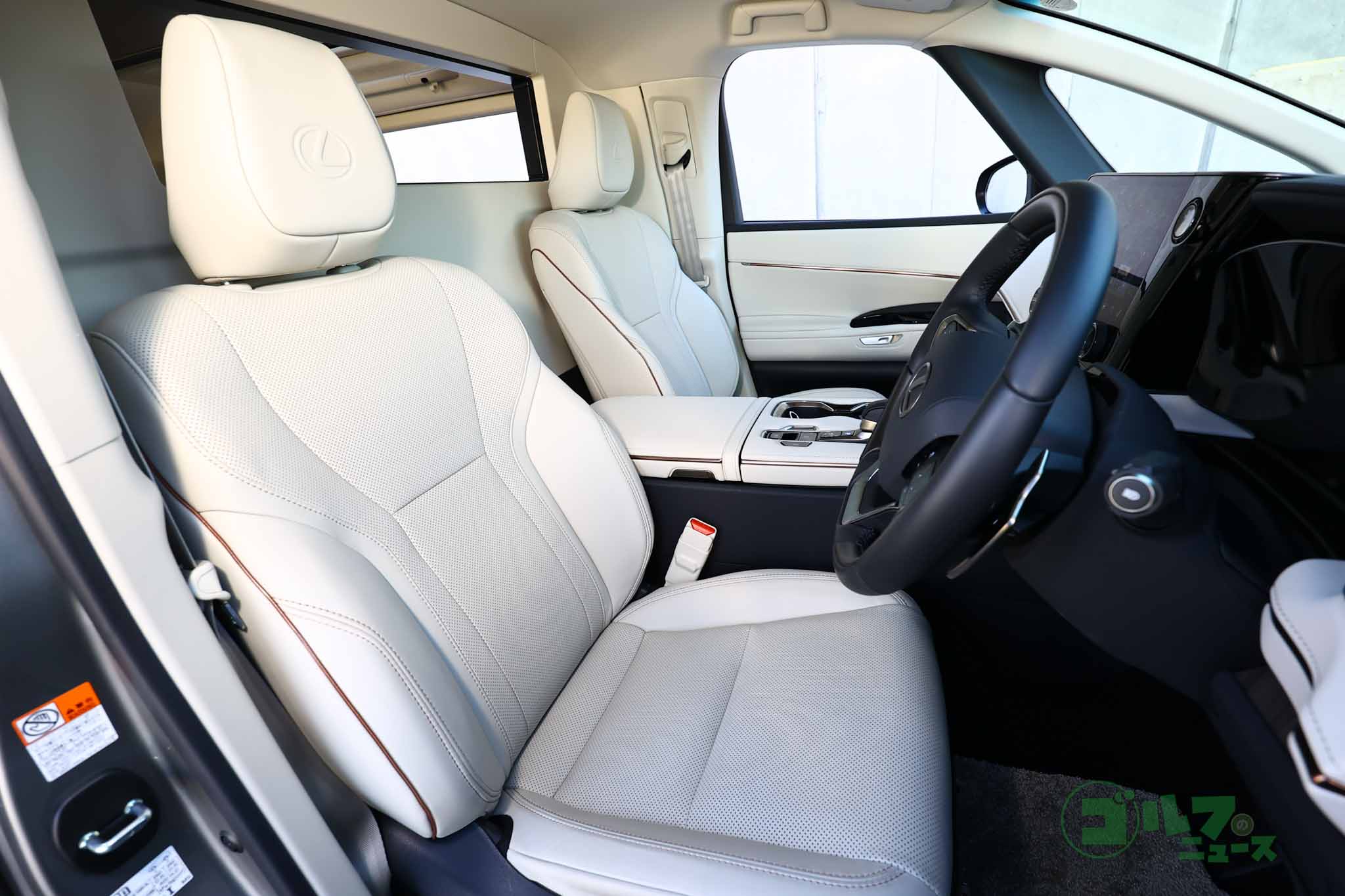 運転席の座り心地は上々。長時間運転しても疲労の少ない、むしろ積極的に座りたくなるシート