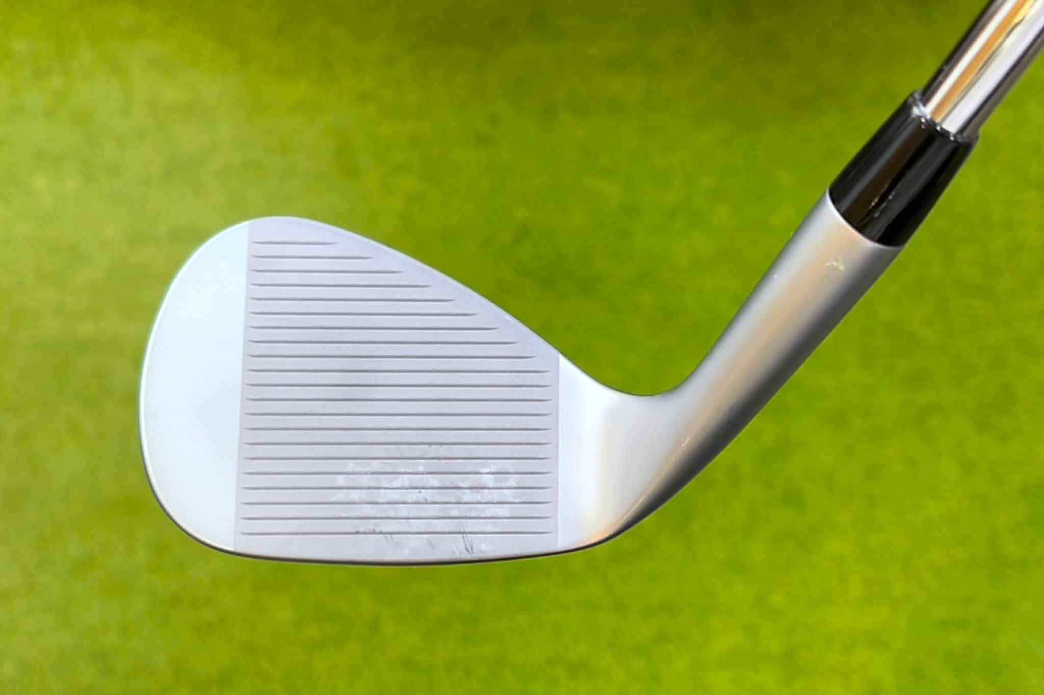 「s259」ではヒール側のソールが短くなり抜けやすさが向上している