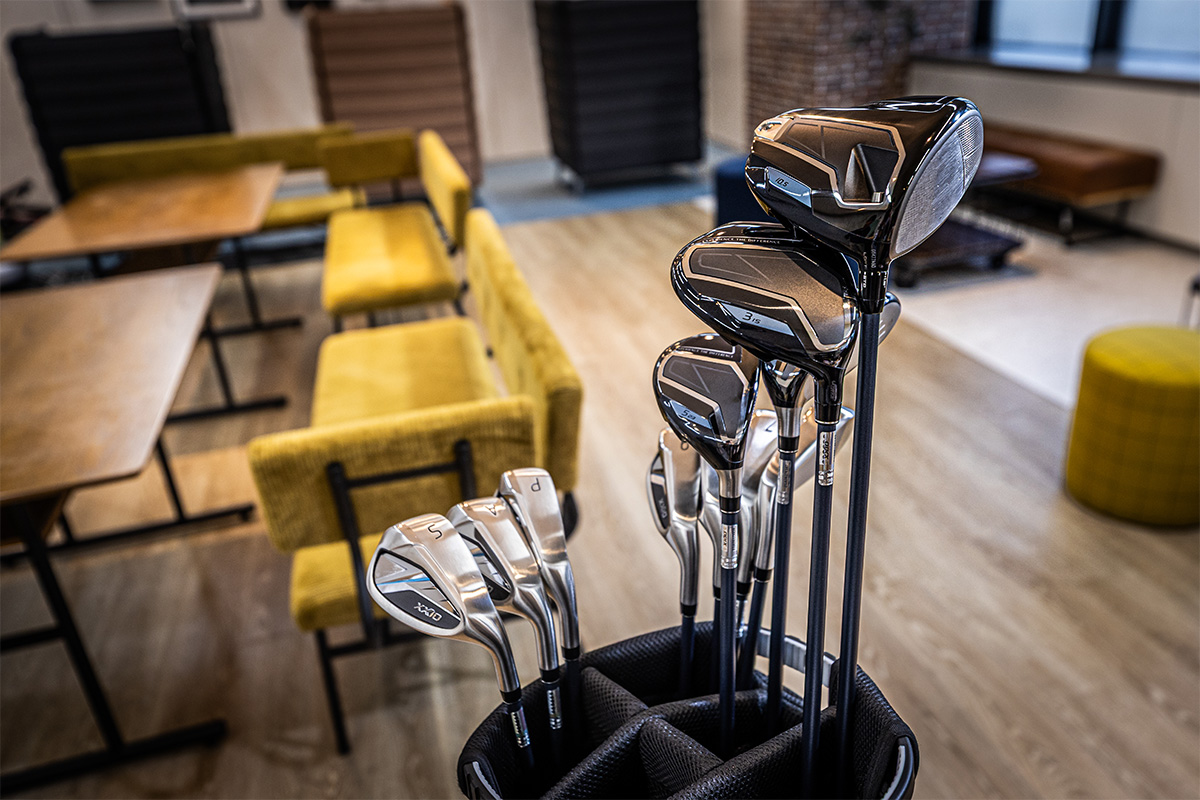 25年の節目に登場した「XXIO 14」。ゼクシオらしい「やさしさ」を守りながら、より高初速・高弾道を実現する設計思想のもと、“一撃の飛び”を追求した最新モデルだ[写真：角田慎太郎]