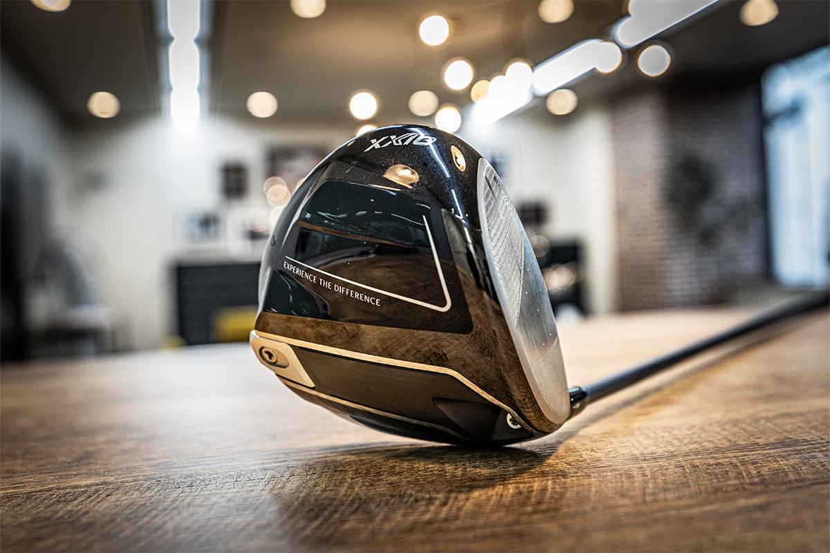 25年の歴史を振り返りながらも、視線はすでに次の25年へ。家田氏の言葉には、ゼクシオをさらに進化させていく覚悟と、ゴルファーへの変わらぬ誠実さがにじんでいた[写真：角田慎太郎]