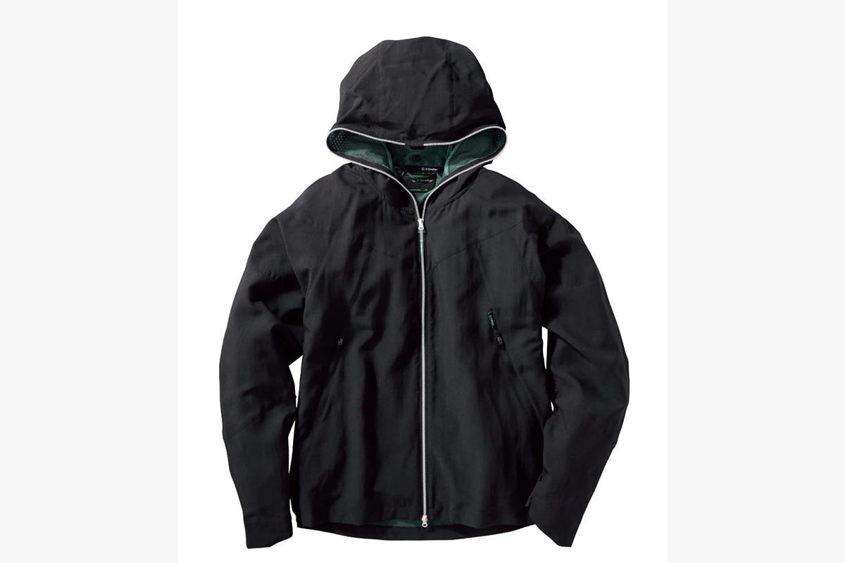 エックスシェルター暑熱αフーディー　価格：2900円（税込み）　カラー：ブラック