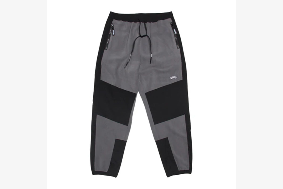 「UNBIND」HYBRID FLEECE PANTS　1万7600円（税込み）　写真：公式サイトより