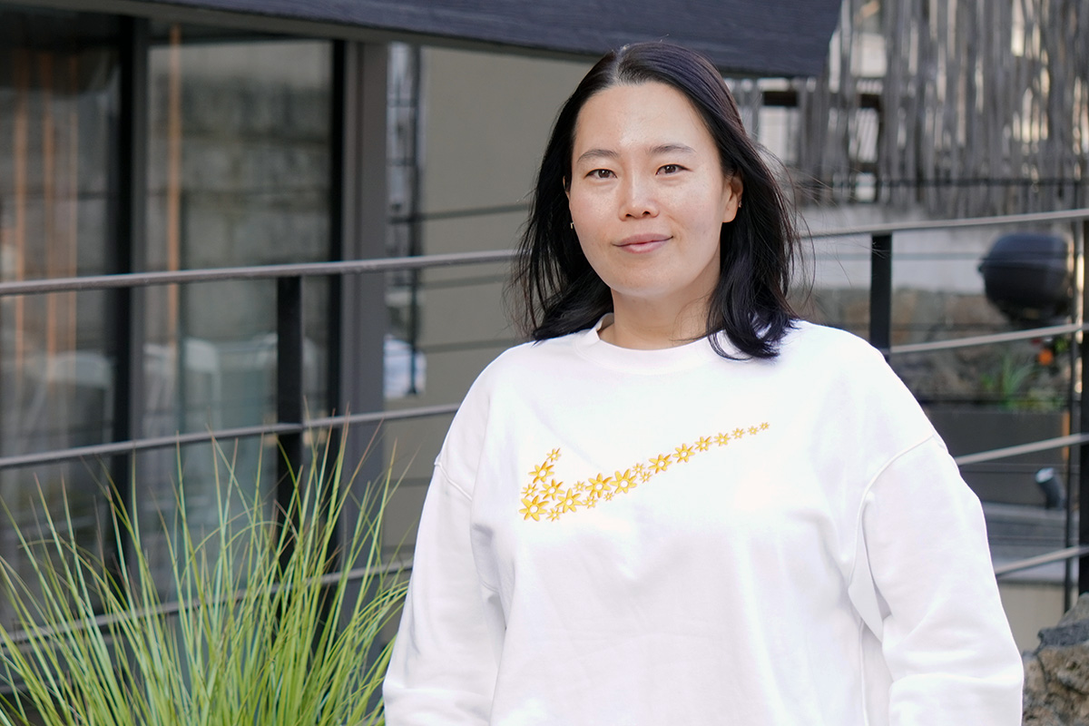 38歳になったアン・ソンジュは育児真っ最中　写真：キム・ミョンウ