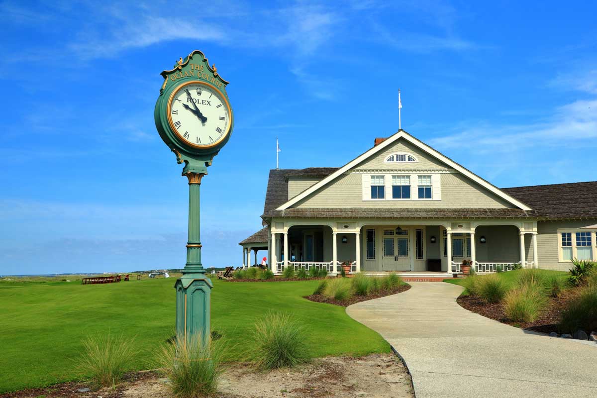 ゴルフ場には早めに到着するのに越したことはありませんが…　写真：PIXTA