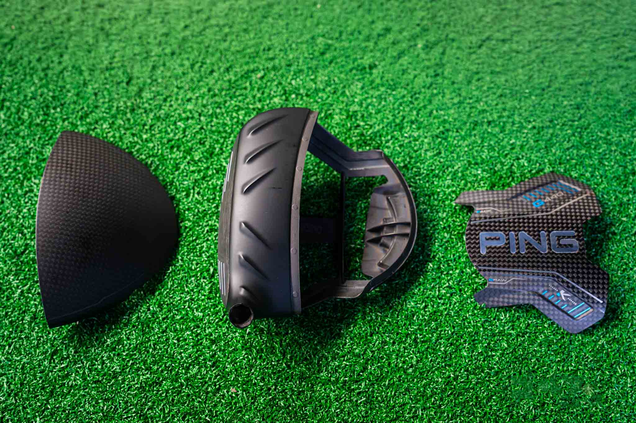 クラウンとソールにカーボンを配した“デュアル・カーボンフライ・ラップ”構造を採用　写真:土居凌祐