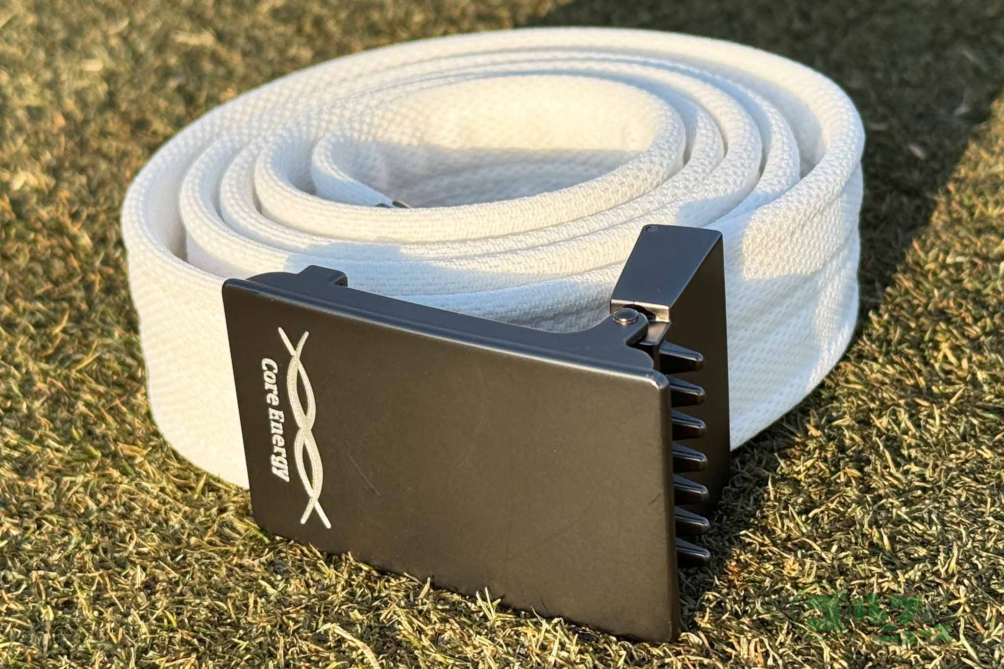 外見は普通のゴルフ用ベルトをほとんど変わらない「コアエナジー」ベルト