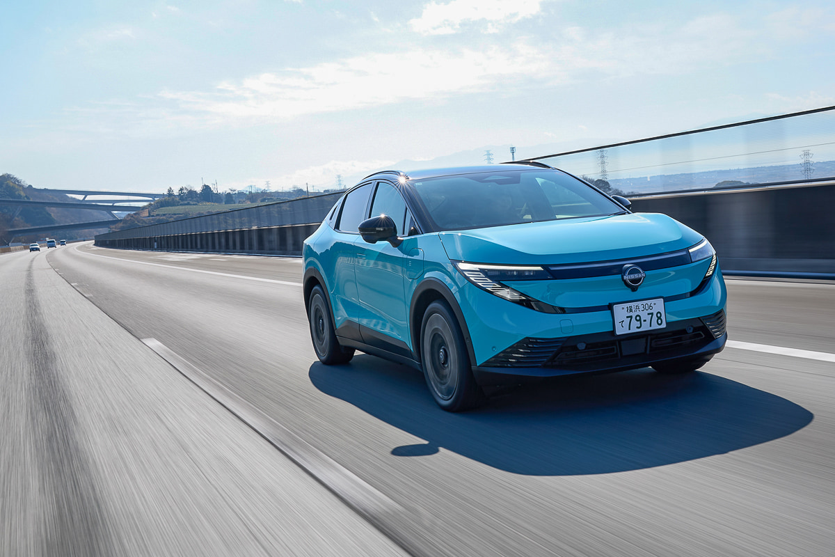 新東名高速を走行する新型リーフ。プロパイロット2.0の機能を存分に味わい、快適で静かな走行が可能[写真：望月浩彦]