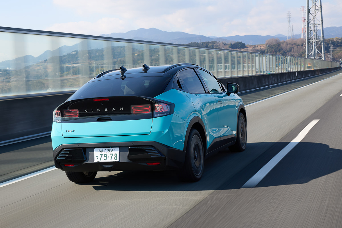 新東名高速を走行する新型リーフ。プロパイロット2.0の機能を存分に味わい、快適で静かな走行が可能[写真：望月浩彦]