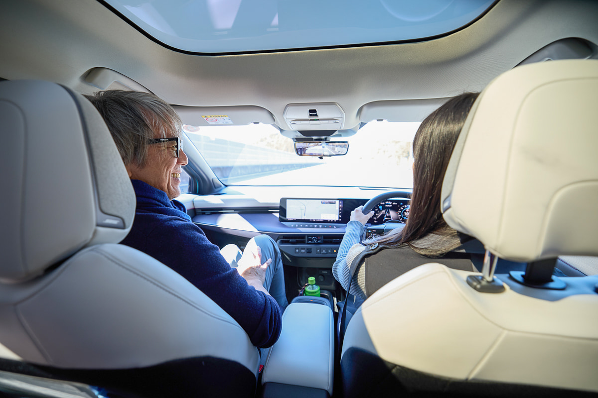 新型リーフの車内は穏やかで澄んだ空間となる。その静けさが、会話のしやすさやオーディオの臨場感をより一層引き立てている[写真：望月浩彦]