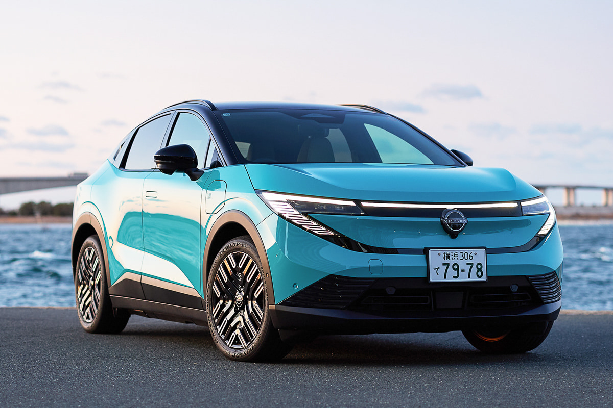 次世代デザインをまとった新型リーフ。空力性能を意識した伸びやかなシルエットが特徴である[写真：望月浩彦]