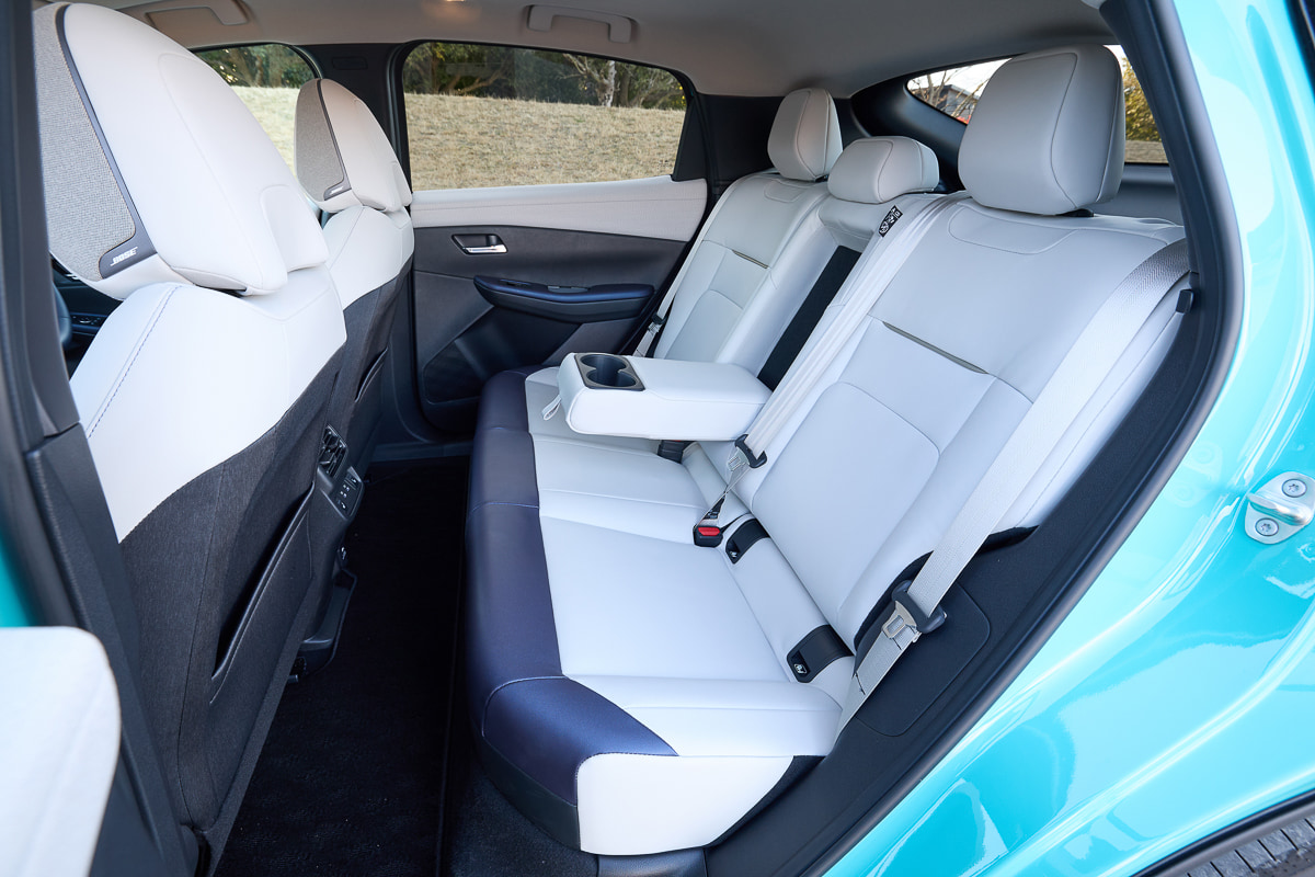 新型リーフのインテリア。質感を高めたシートはホールド性にも配慮され、長距離移動でも快適性を確保している[写真：望月浩彦]