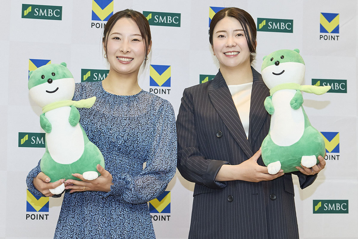 （左から）鶴岡果恋、堀琴音　写真：西村恵