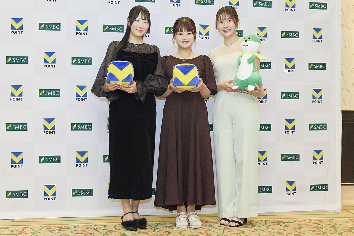 （左から）松原柊亜、政田夢乃、都玲華　写真：西村恵