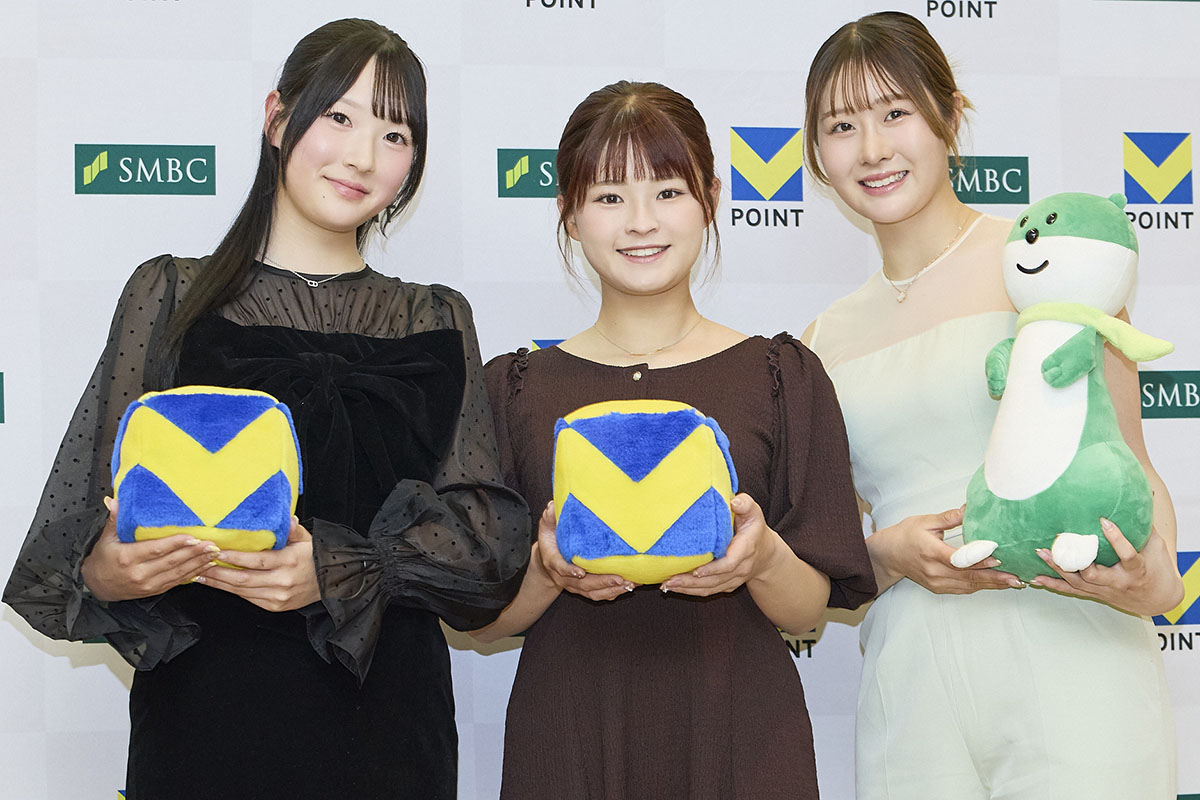 （左から）松原柊亜、政田夢乃、都玲華　写真：西村恵