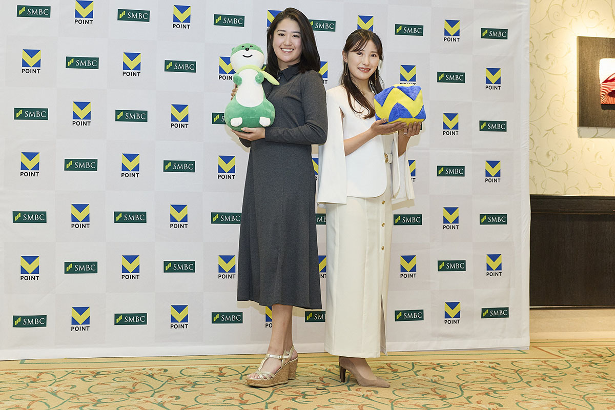 （左から）稲見萌寧、臼井麗香　写真：西村恵