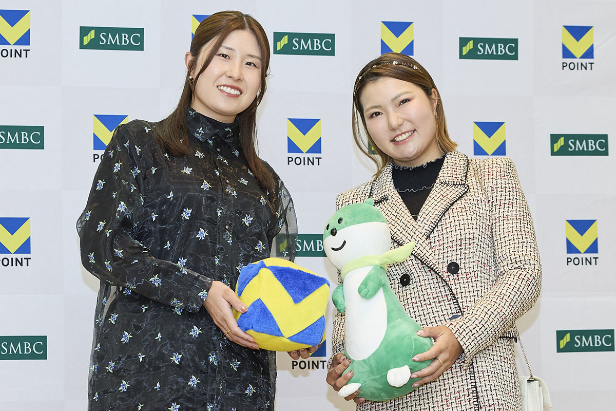 （左から）大里桃子、高橋彩華　写真：西村恵