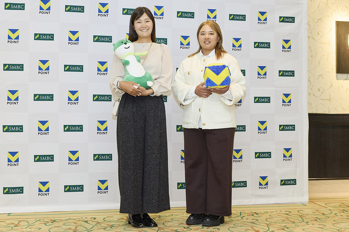 （左から）神谷そら、鈴木愛　写真：西村恵