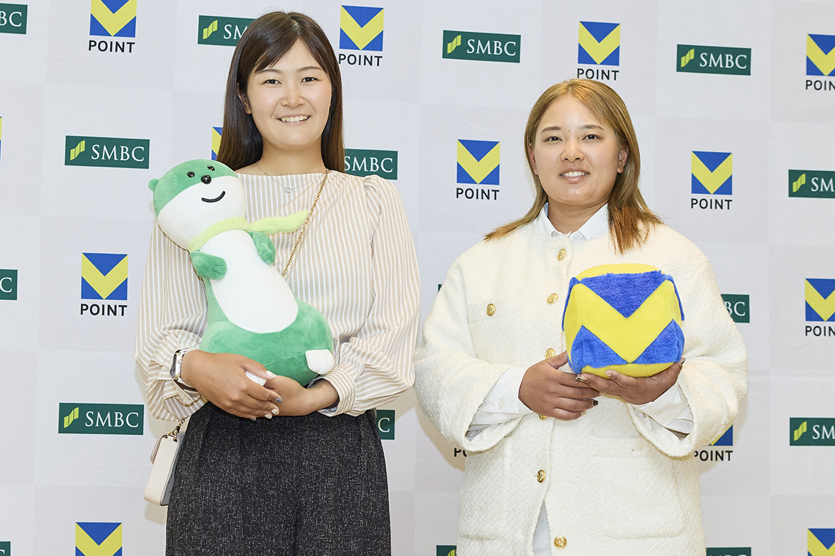 （左から）神谷そら、鈴木愛　写真：西村恵