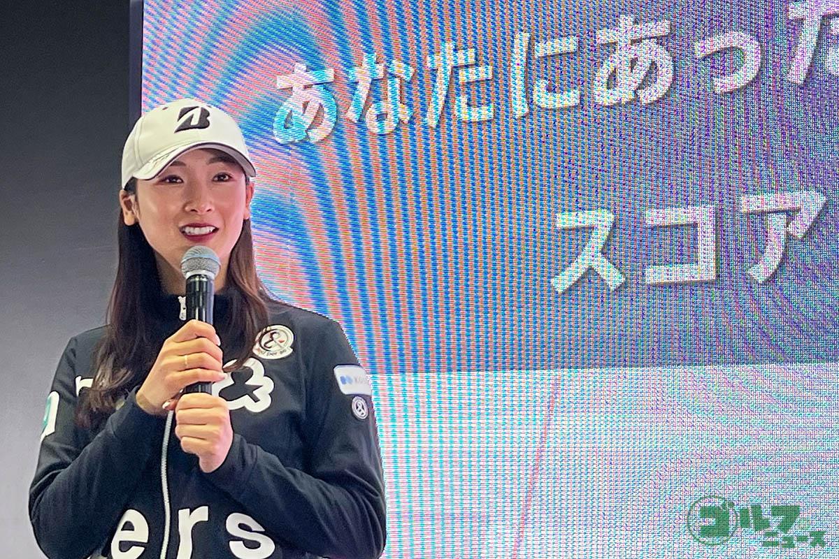 トークショーに登場した松田鈴英
