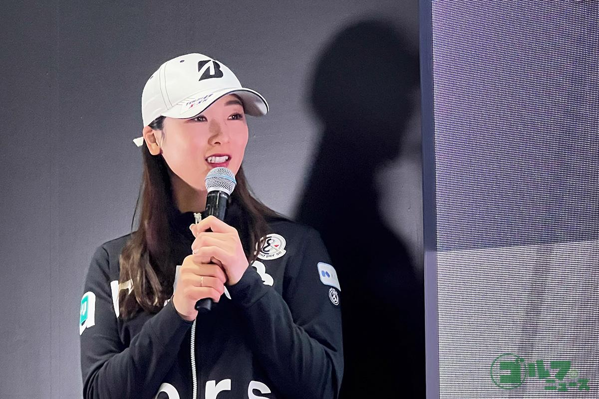 トークショーに登場した松田鈴英