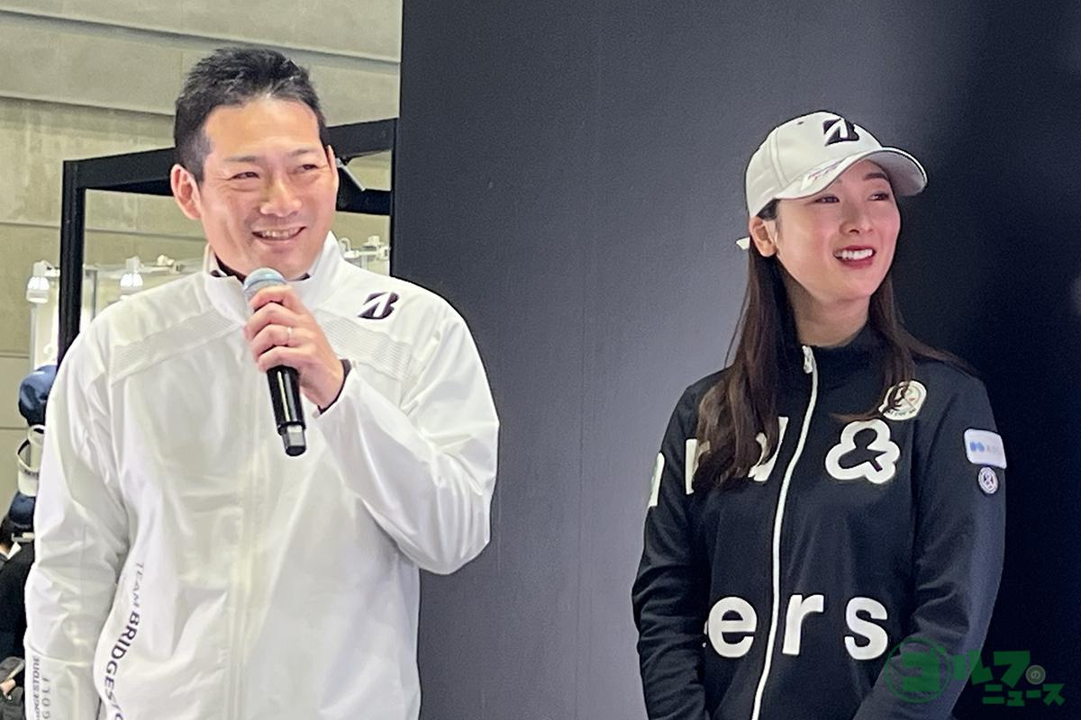 写真左は、ブリヂストンスポーツのボール開発担当者である小松淳志氏