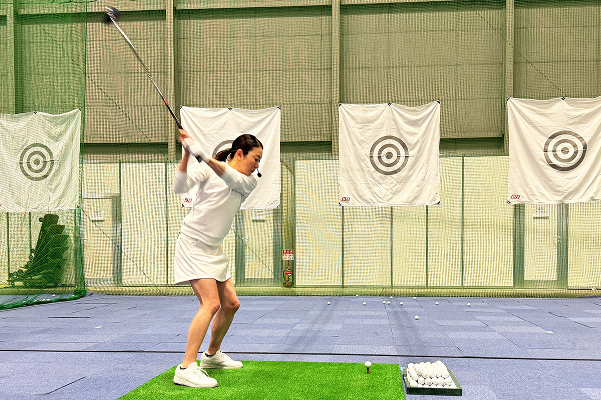 試打を見せる田中雅美さん