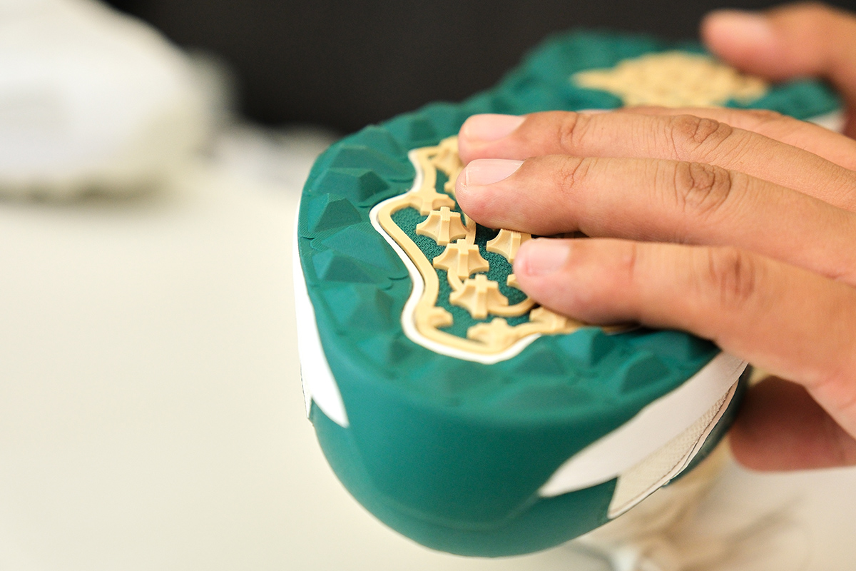 「CONTENDER GS」はグリップ力を追求したソールを採用している