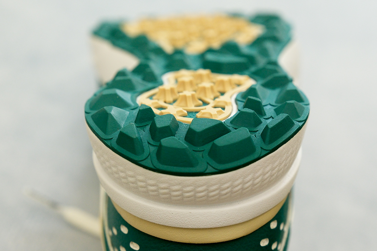 「CONTENDER GS」はグリップ力を追求したソールを採用している