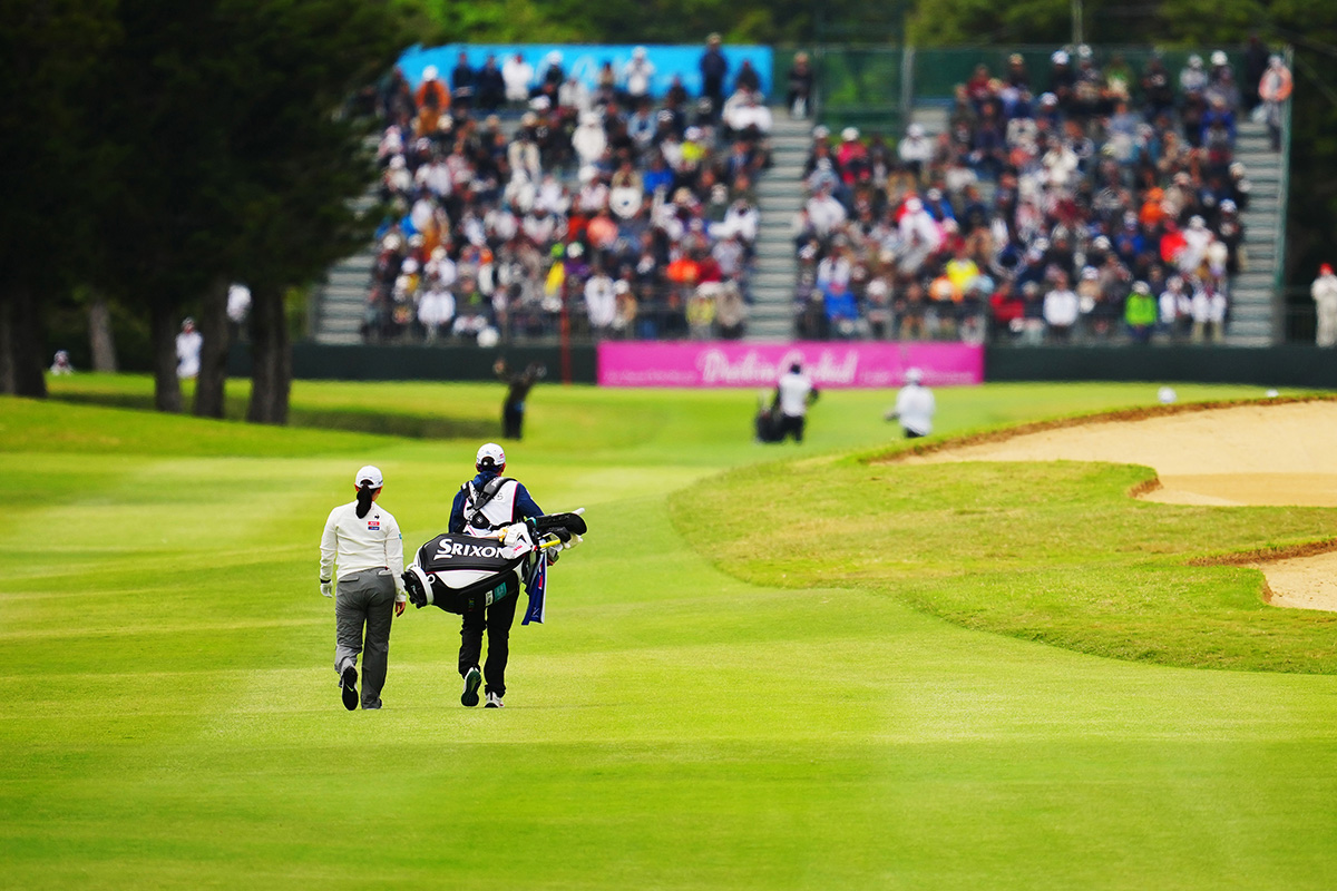 ギャラリーの声援を力に変えてプレーする　写真：DAN IMAI