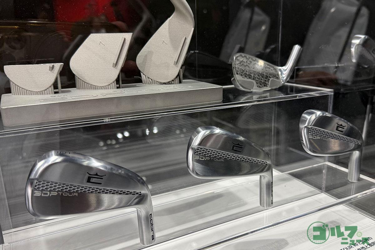 内部構造を見せる展示が特徴的だったコブラのブース