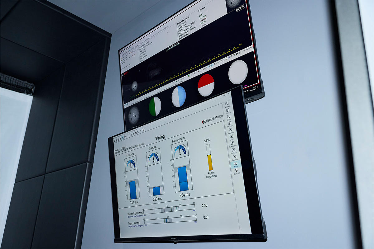 3D解析システムでストローク軌道やフェース向きを立体的に可視化。自分では気付きにくいクセまで把握できるテーラーメイドのパターフィッティング[写真：西村恵]