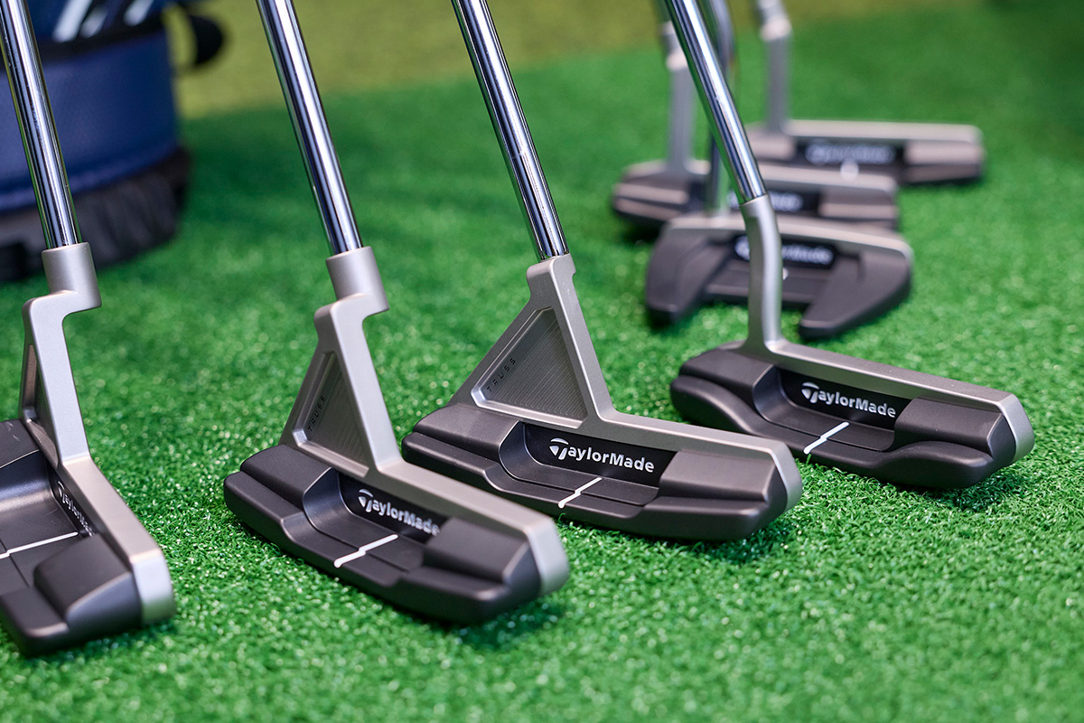 9種のラインアップのうち、7種がブレードタイプ。オートマチックなパターが苦手で、自分で操作してパッティングしたいというゴルファーのニーズに応える[写真：西村恵]