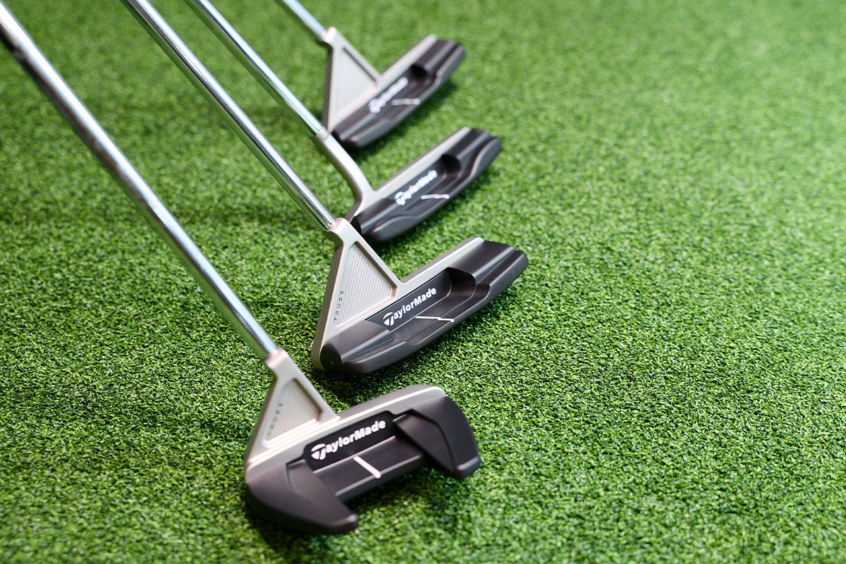9種のラインアップのうち、7種がブレードタイプ。オートマチックなパターが苦手で、自分で操作してパッティングしたいというゴルファーのニーズに応える[写真：西村恵]