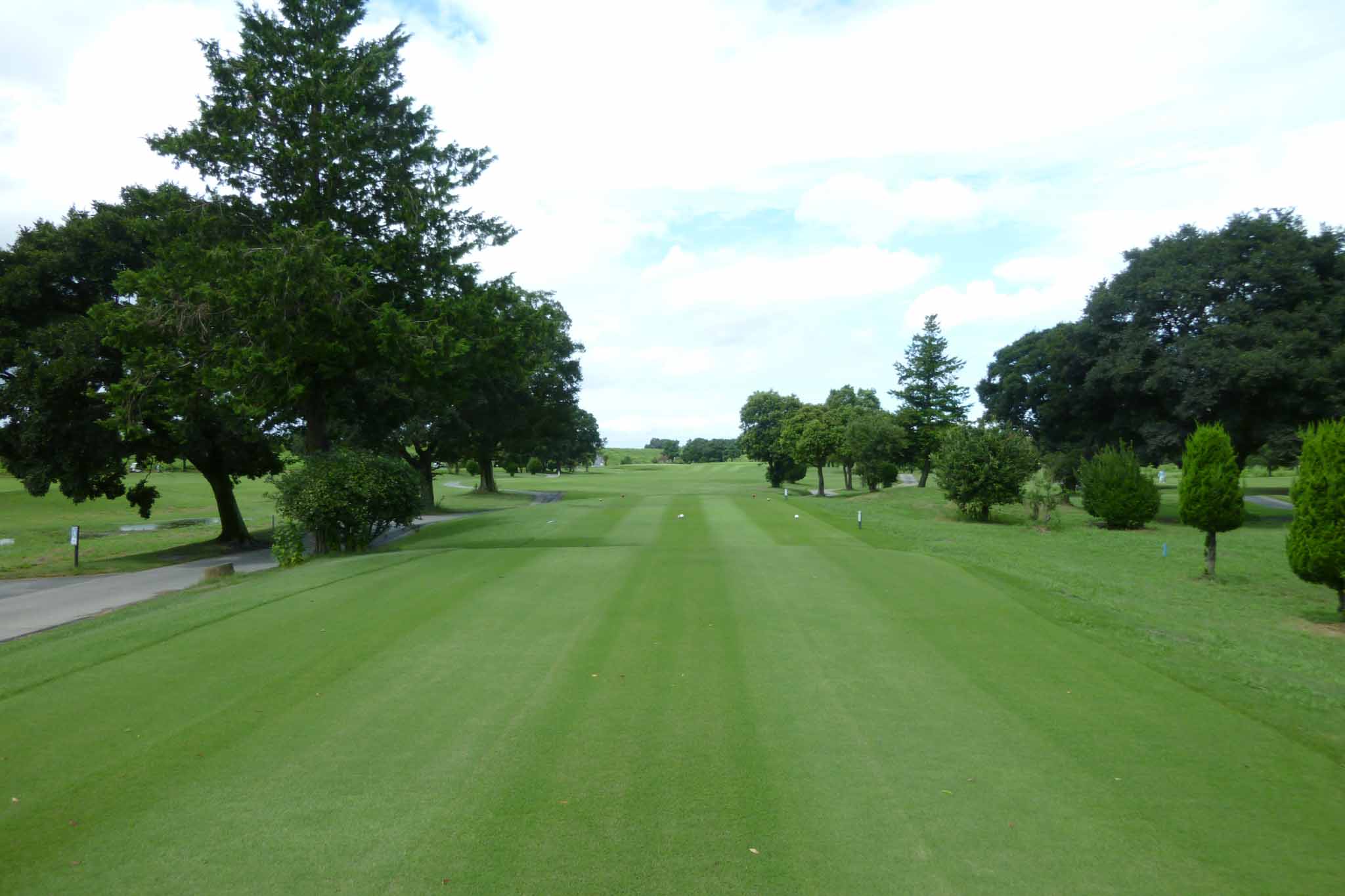 フラットなので、プレーも快適。コースメンテナンスのよさも好評　写真提供:吉見ゴルフ場