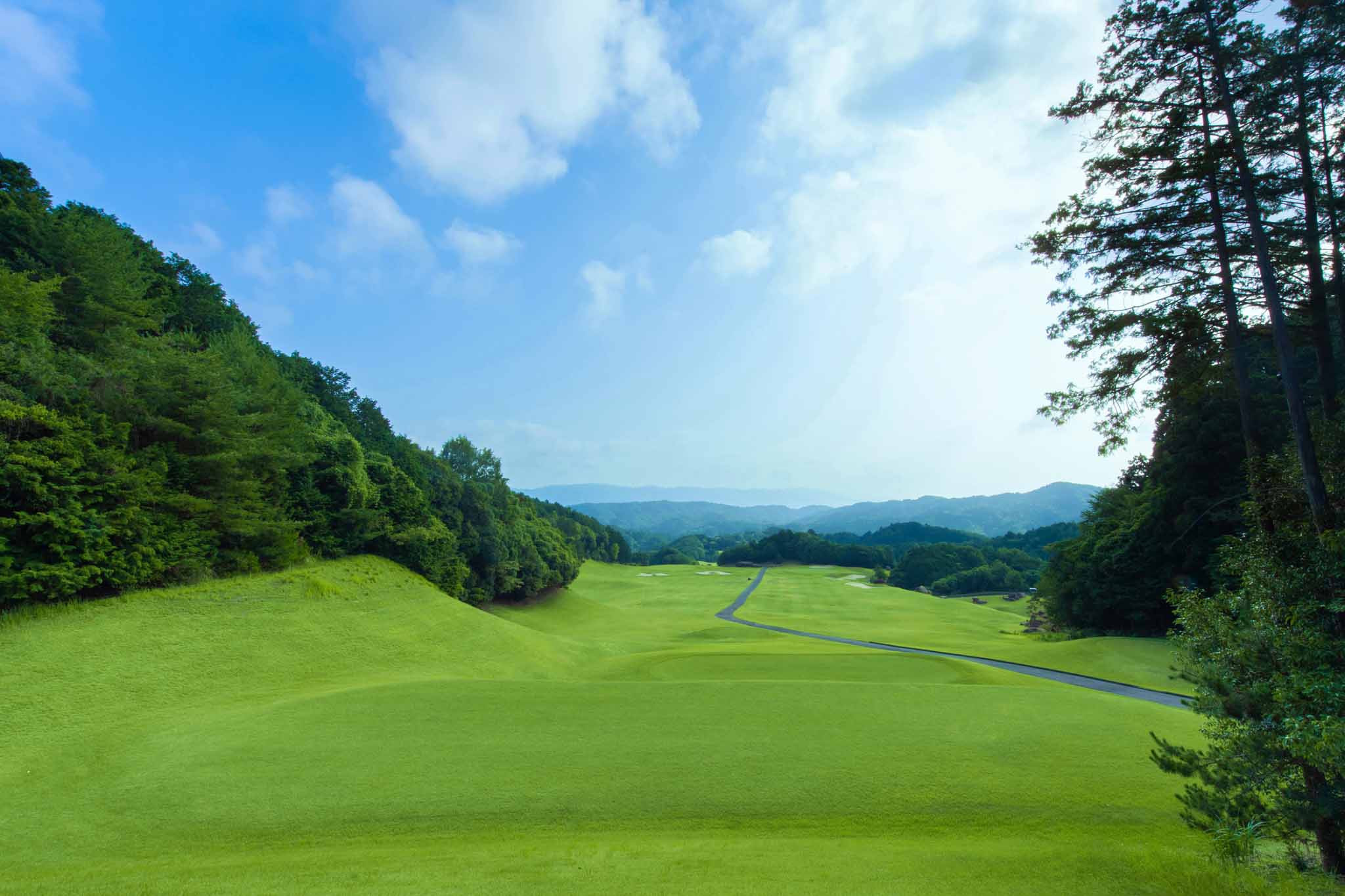 フェアウェイが超ワイドなので、スライサーやフッカーでも安心感抜群　写真提供:大和高原カントリークラブ