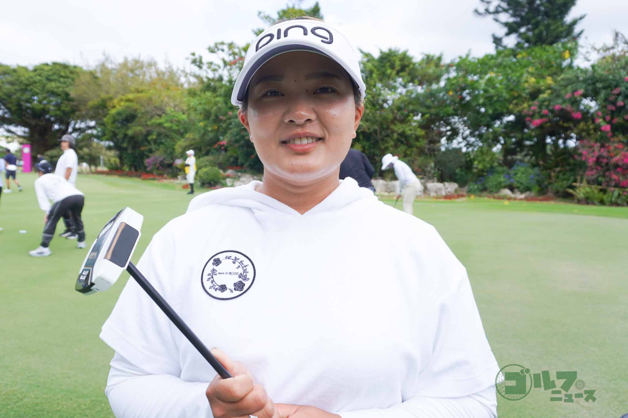 「構えやすさ」が気に入っているという鈴木愛　写真:編集部