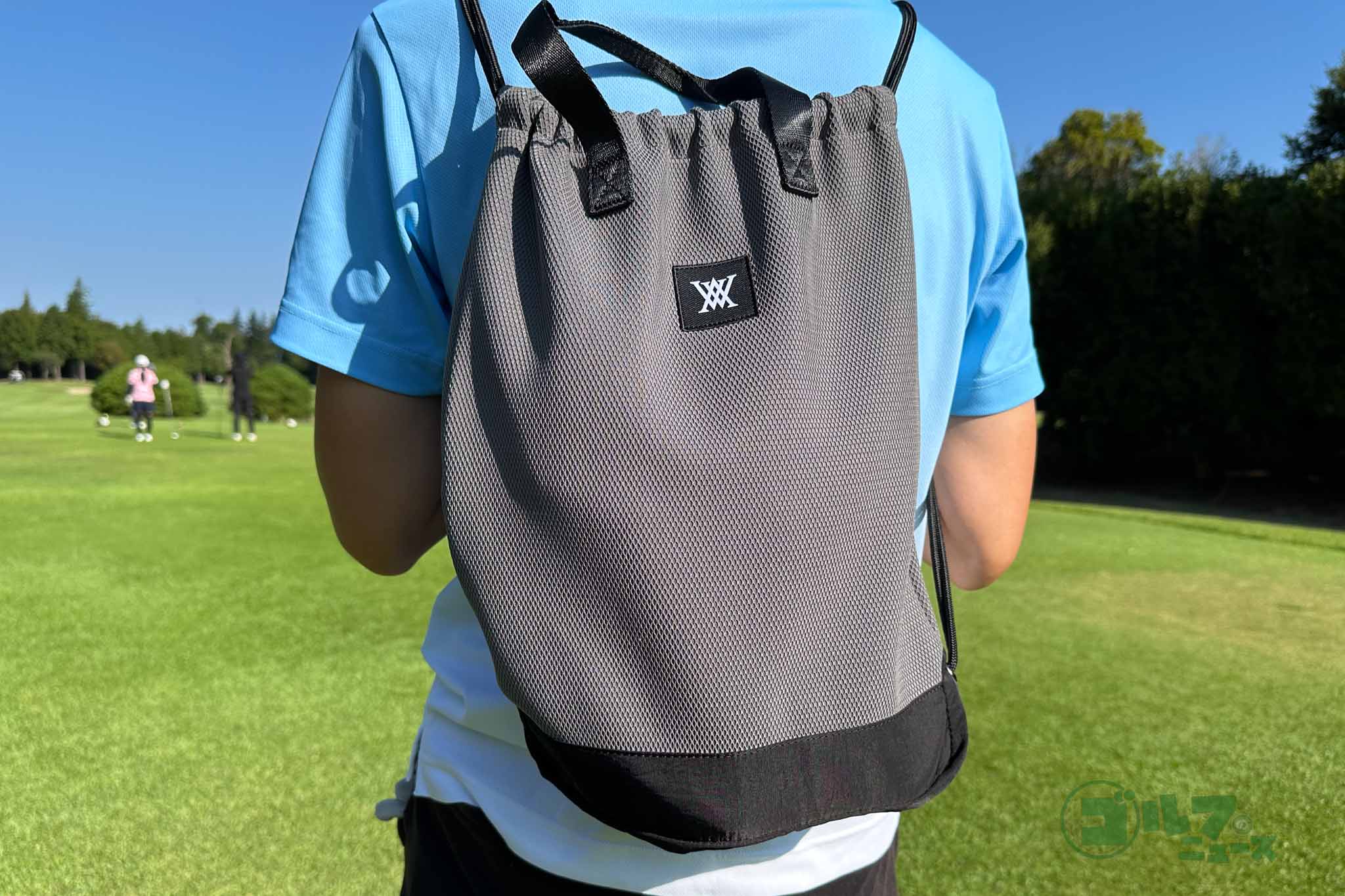 付属のシューズケースはリュックとしても使える