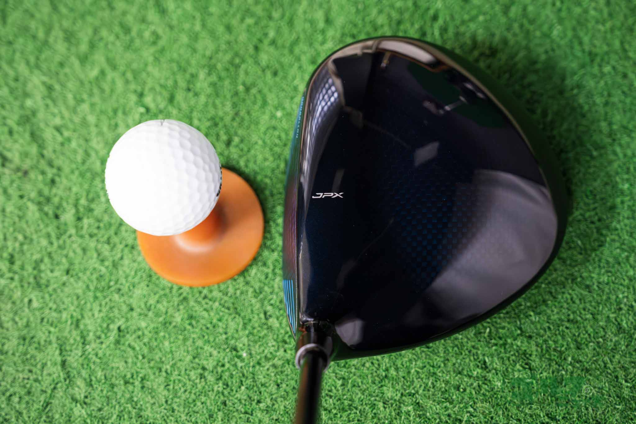 プロ・上級者が好むシュッとした顔つきにちらっと覗くフェース面の青　写真:土居凌祐