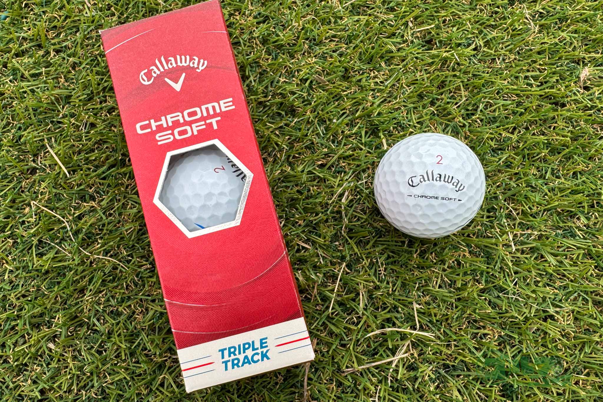 あまり高くない中高弾道、スピン量は少なめで飛んでいく感じの「CHROME SOFT」