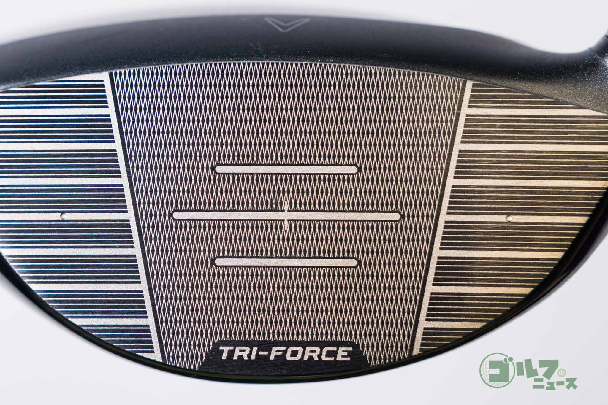 フルサイズのドライバーシリーズ同様、TRI-FORCEフェースを搭載　写真:土居凌祐