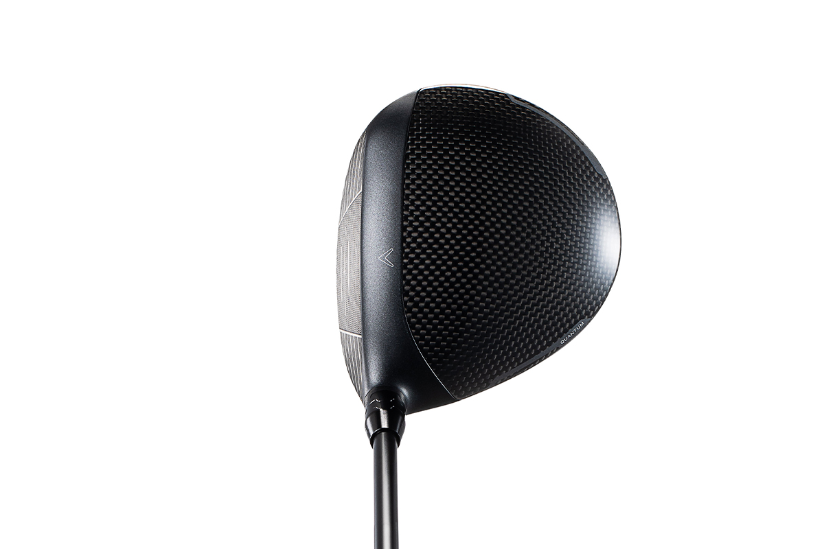 「QUANTUM MINI」ドライバーは、キャロウェイで3代目となるミニサイズドライバーである。「TRI-FORCEフェース」と「ステップ・ソール設計」により、ティーショットだけでなく芝の上からでも打ちやすく、飛距離性能を大幅に向上させたモデル