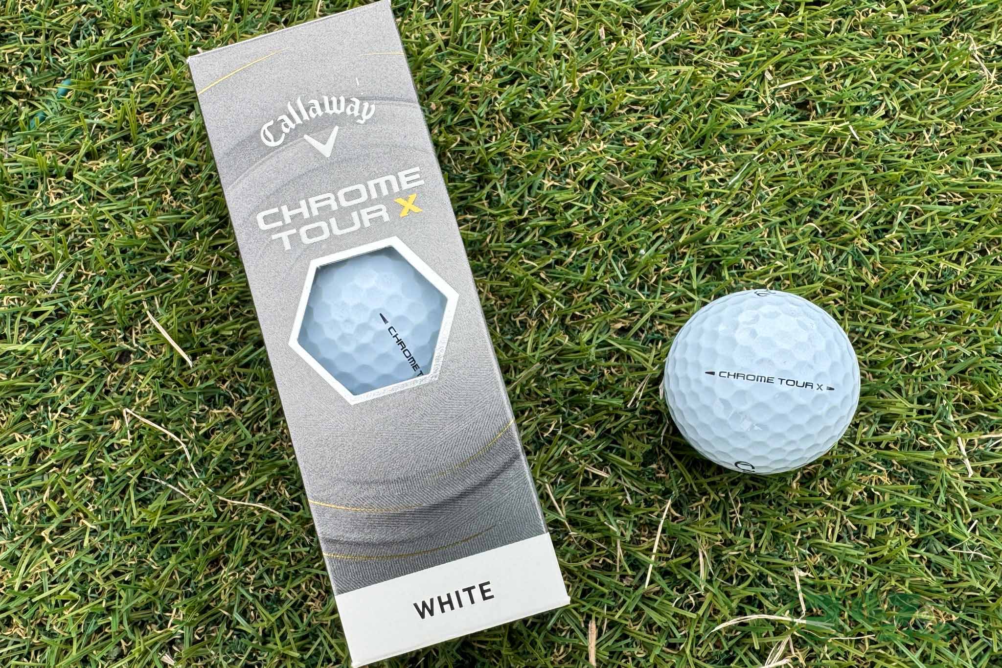 パットでも「コツッ」という音がして、手応えもしっかりある「CHROME TOUR X」
