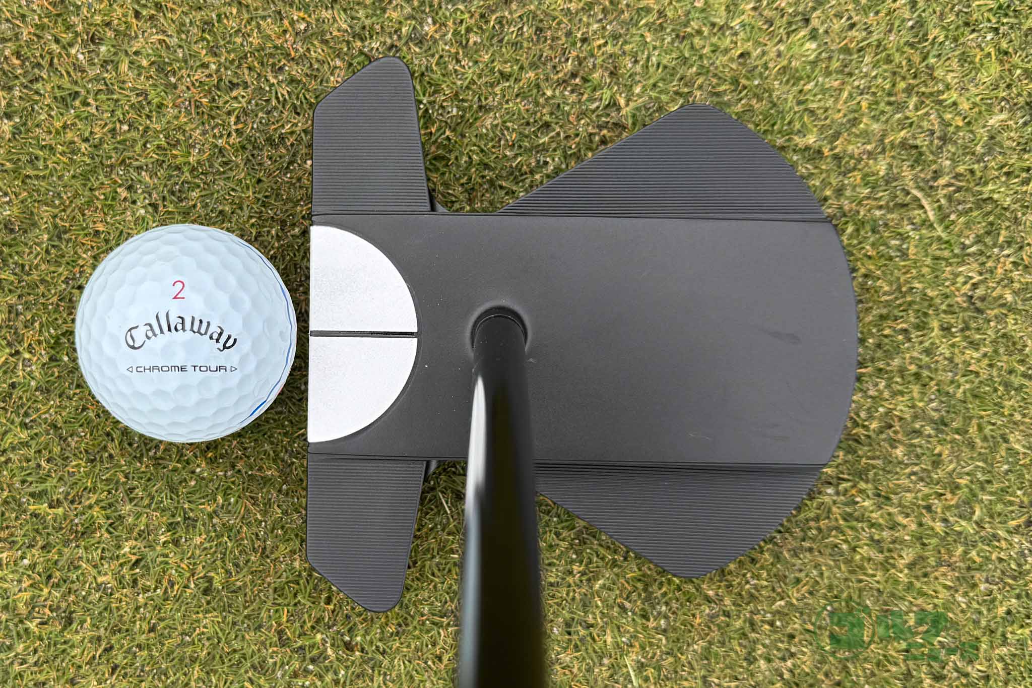 大きく真っ黒な中にハーフボールのデザインが入った「Square 2 Square 1/2-BALL MAX」