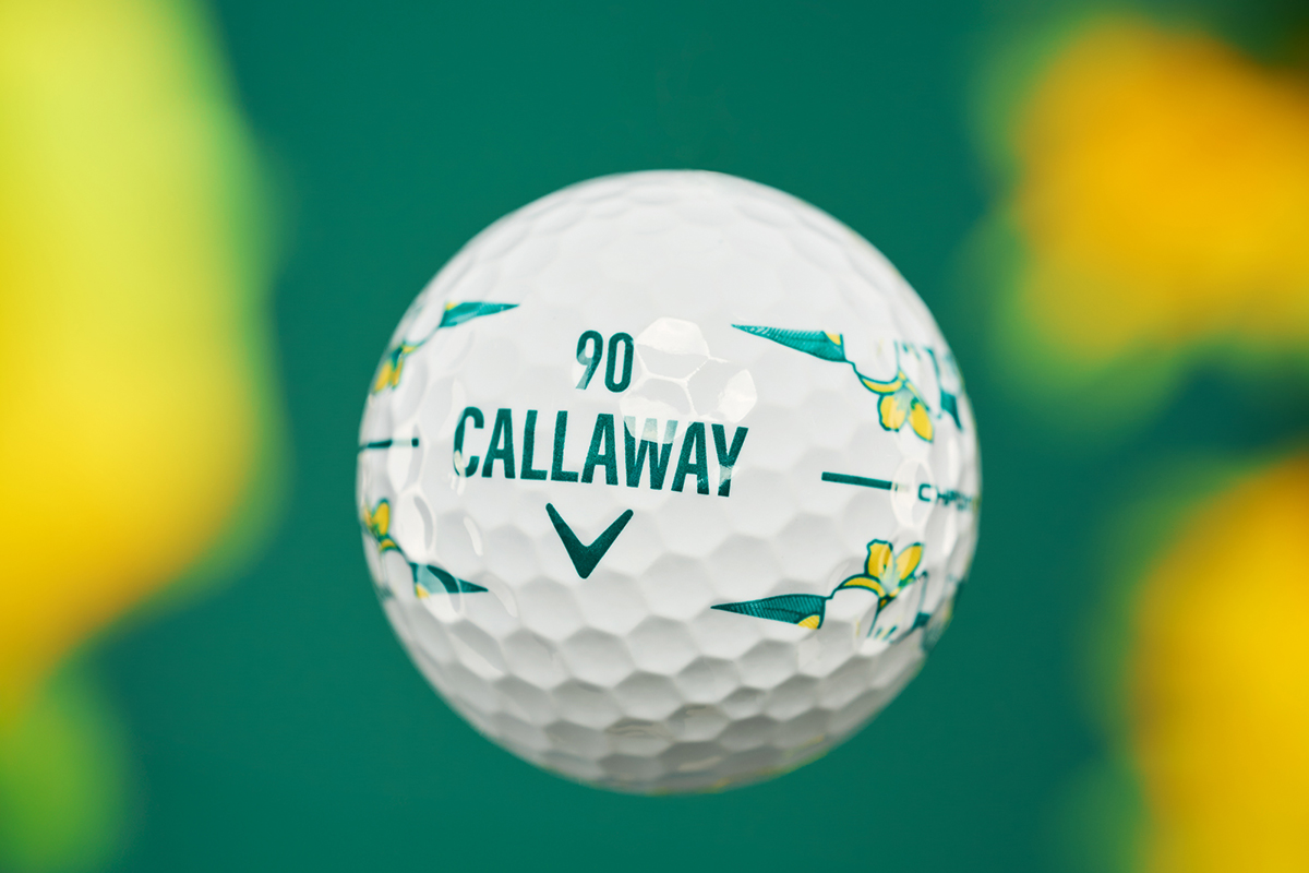 「90」のナンバーがあしらわれた限定ボール。春を想起させる爽やかなデザインが採用されている
