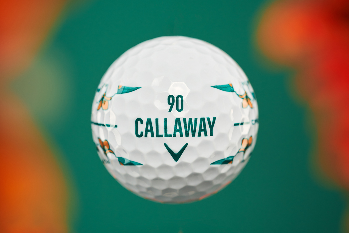 「90」のナンバーがあしらわれた限定ボール。春を想起させる爽やかなデザインが採用されている