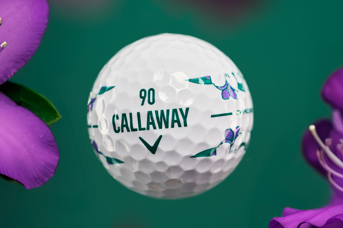 「90」のナンバーがあしらわれた限定ボール。春を想起させる爽やかなデザインが採用されている